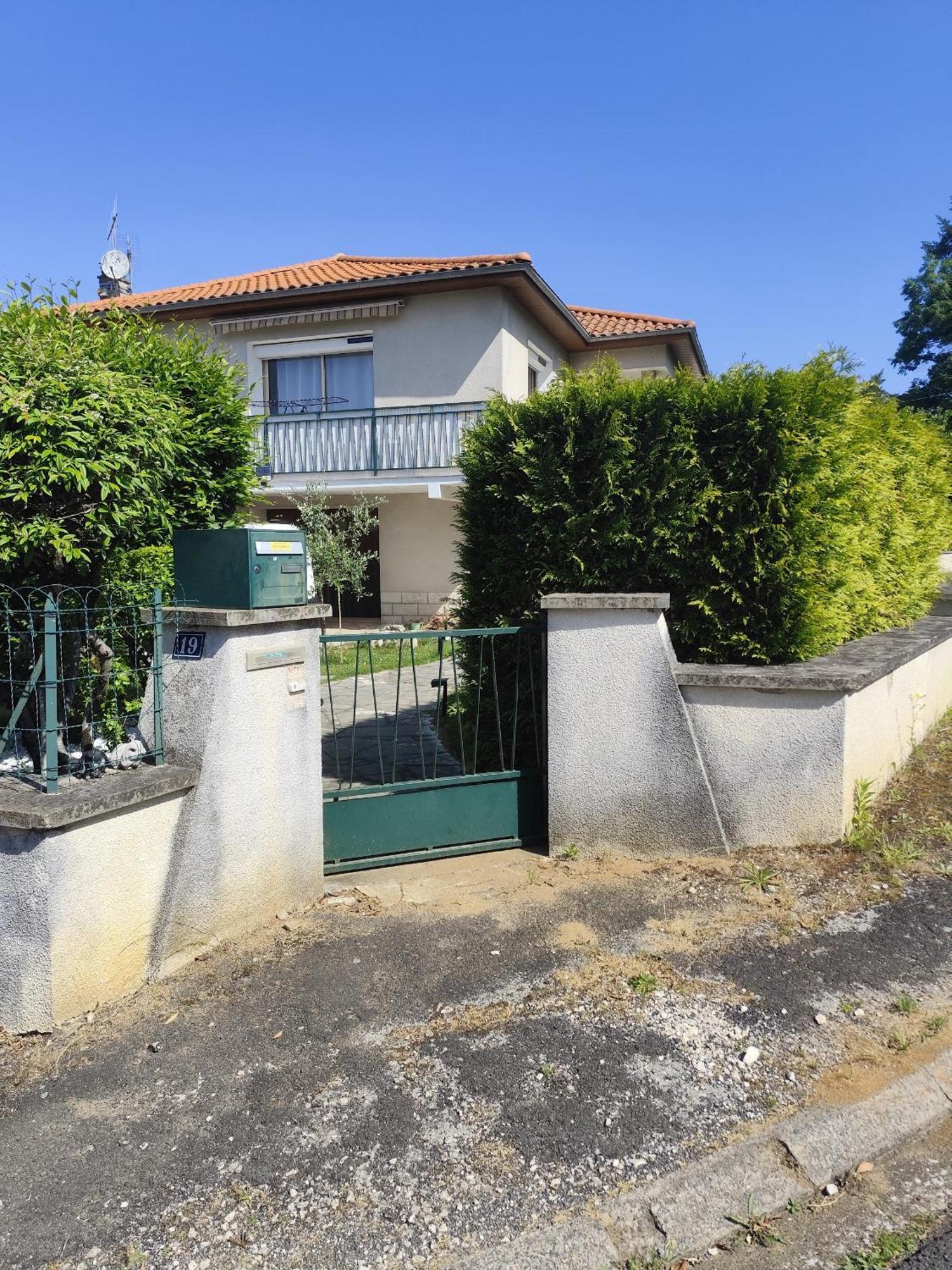 Au 9Eme Art Apartment La Rochefoucauld Exterior foto