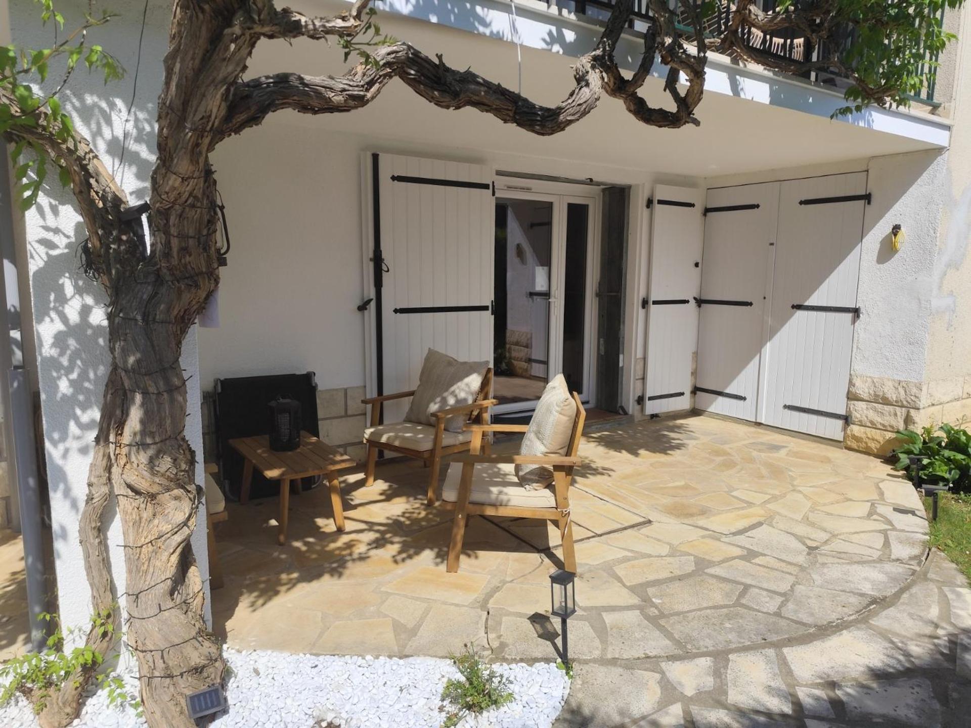 Au 9Eme Art Apartment La Rochefoucauld Exterior foto