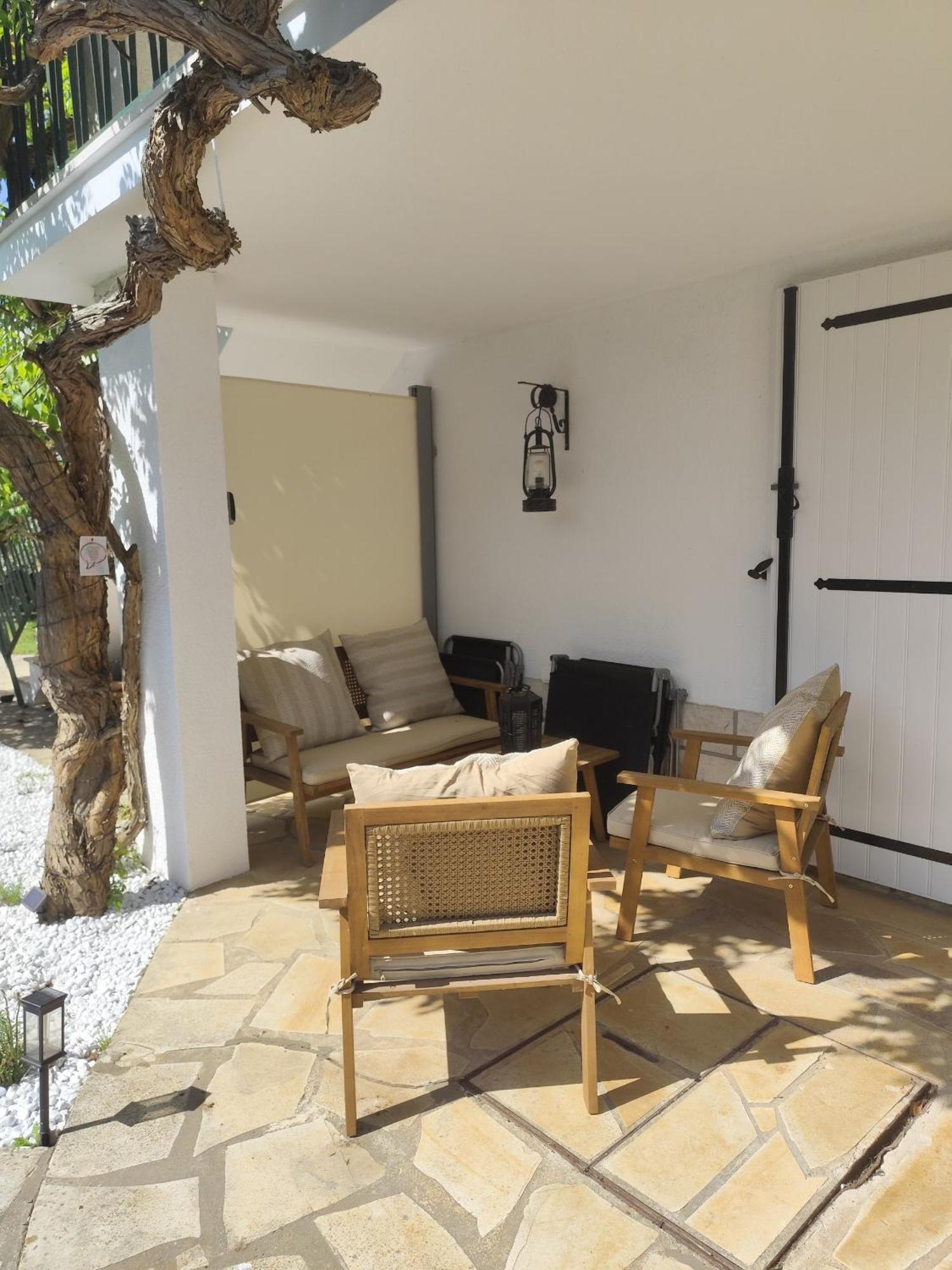 Au 9Eme Art Apartment La Rochefoucauld Exterior foto